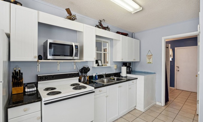 Laguna Beach Cottage | 100 Yard from the beach