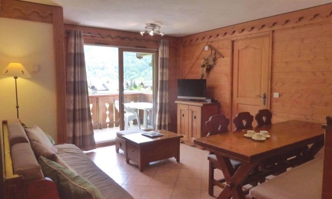 Meribel Village Apartment | 100m from ski slopes, 3rd floor, view mountain, balcony, tv, ski locker, 43m², Méribel