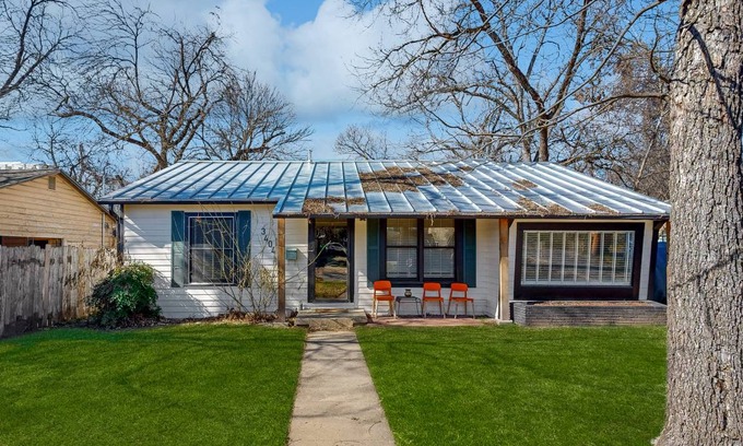 Cherrywood House | 102 m² House ∙ 3 bedrooms ∙ 8 guests