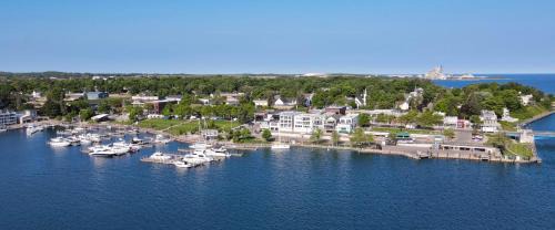 Charlevoix House | 108 Edgewater Inn