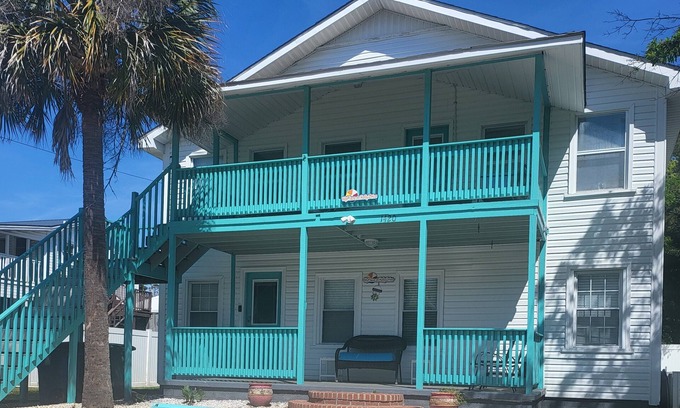 Crescent Beach House | 10BDR★Sleeps 20★Private Pool★BBQ★Great 4 Families★Groups★Golf★2 Blks 2 beach