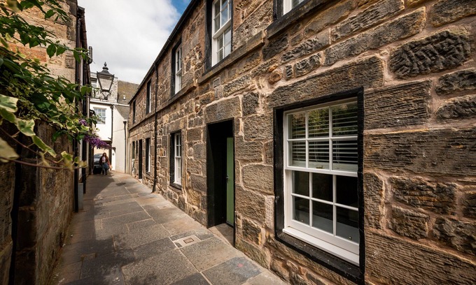 St. Andrews Cottage | 11 Crails Lane - sleeps 5 guests in 3 bedrooms