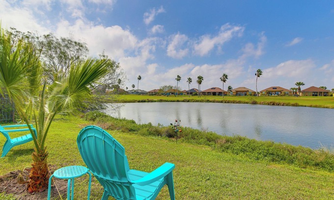 Laguna Vista House | 11 Mi to Isla Blanca Beach: Townhome w/Lake Views