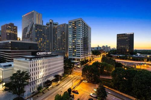 Downtown Atlanta Apartment | 1109-Extra LG-King Bed-1 Free Park-Fast WiFi-DTW