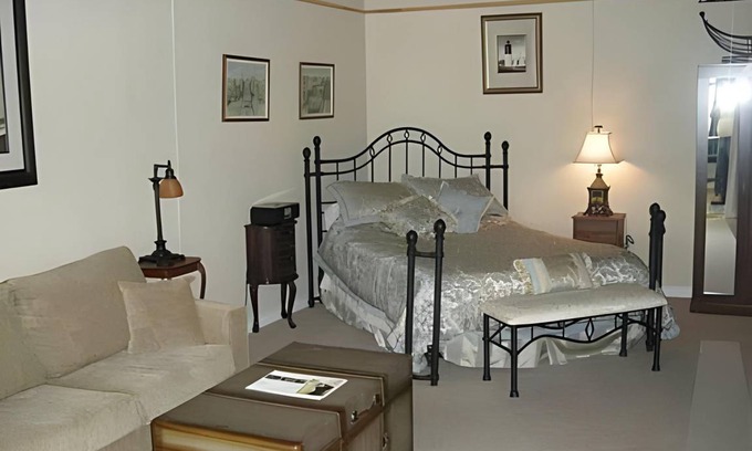 Port Colborne Apartment | 111 m² Apartment ∙ 3 bedrooms ∙ 7 guests