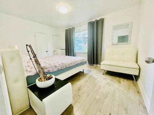 Etobicoke Apartment | 111 m² Apartment ∙ 3 bedrooms ∙ 9 guests