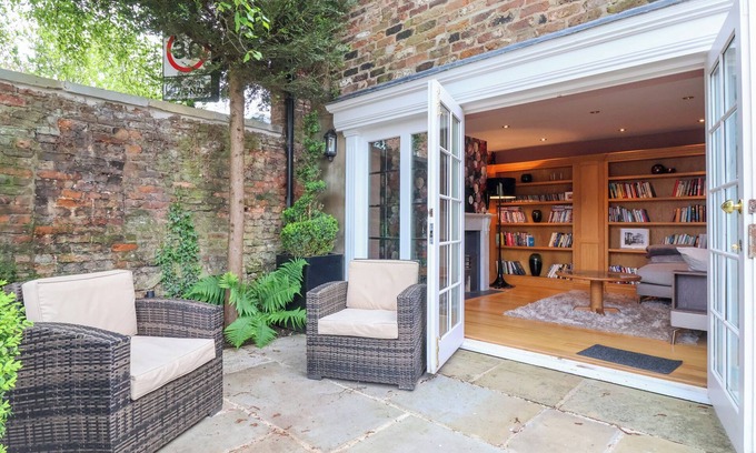 Beverley Cottage | 12 Cross Street
