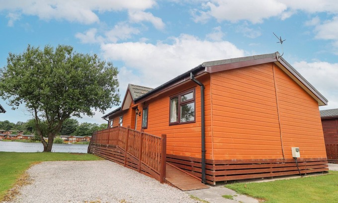 South Lakeland Leisure Village Cottage | 12 GRESSINGHAM, pet friendly, character holiday cottage in Carnforth