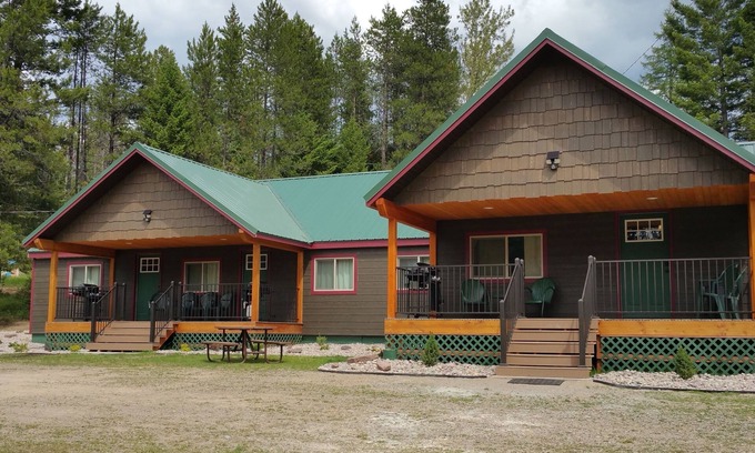 Martin City Cabin | 12 minute drive to Glacier National Park ~Trout Run Cabin at Lazy Bear Lodging