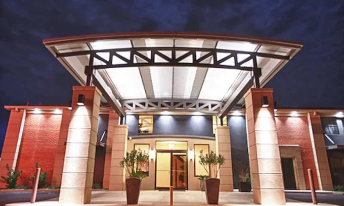 Tyler Hotel | 12 Oaks Hotel