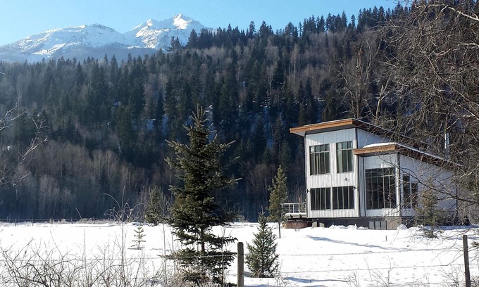 Golden House | 120 Acres With Trails and Hot Tub!7 minutes south of Golden