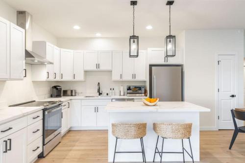 Lake Stevens House | 122 - Stylish Family Retreat