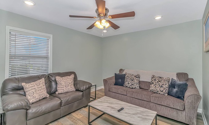 Garden City Condo | 125 Atlantic Avenue Unit I - Pet Friendly! Walk To The Beach and Pier! 1BR -1BA