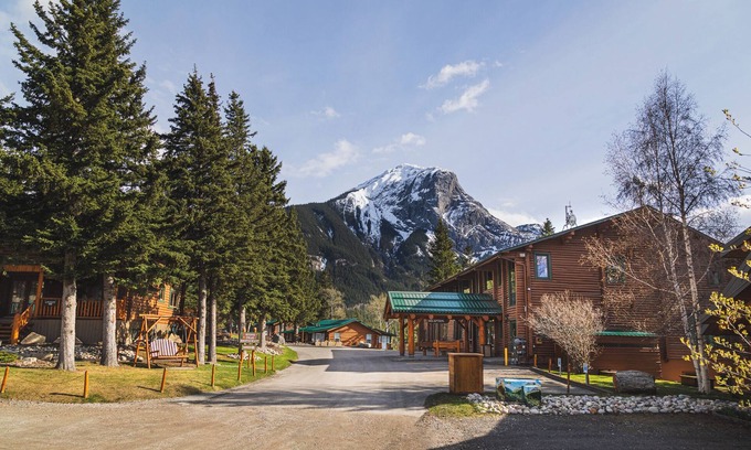 Jasper East Cabin | #125 Two Bedroom Chalet