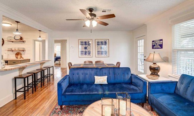 Austin Ave. House | 129 m² House ∙ 3 bedrooms ∙ 8 guests