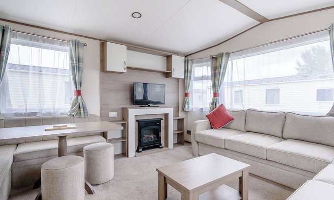 Skegness House | 12ft-wide very comfortable and spacious caravan with one double and two twin.