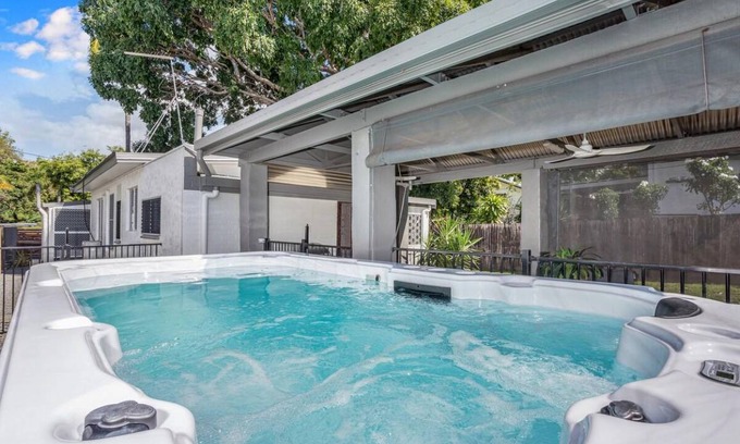 Machans Beach House | 130 m² House ∙ 2 bedrooms ∙ 4 guests