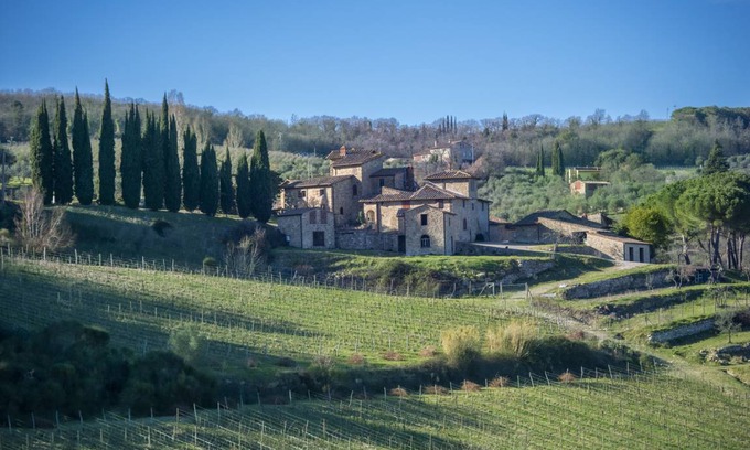 Panzano in Chianti Villa | 1300 m² Villa ∙ 18 bedrooms ∙ 37 guests