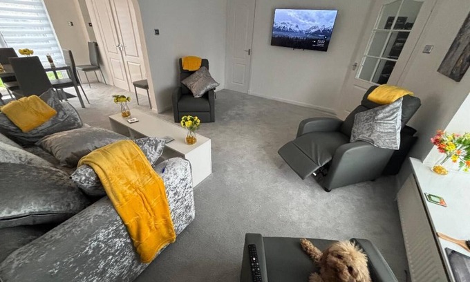 Ayr House | 130m2 New house 2024. 3-bedrooms. Free Fast Wi-Fi. Free off street parking.