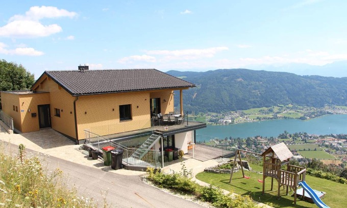 Bodensdorf Apartment | 135 m² Apartment ∙ 4 bedrooms ∙ 8 guests