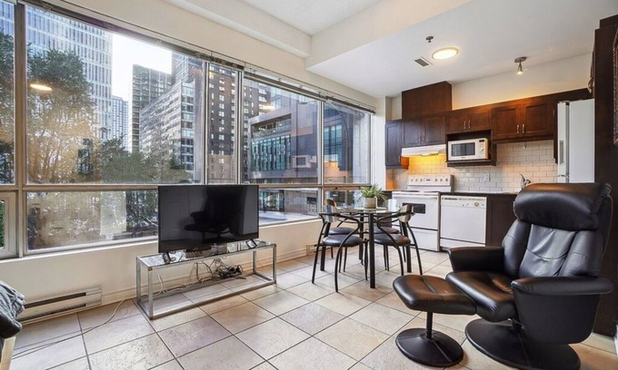 Quartier des Spectacles Apartment | #137 Beautiful studio in Downtown