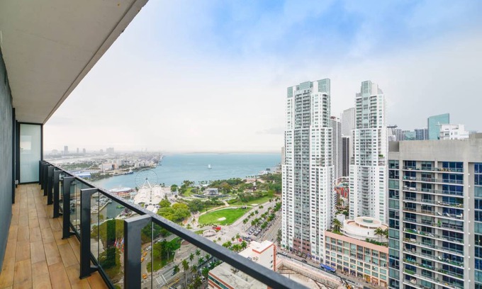 Downtown Miami Apartment | 139 m² Apartment ∙ 3 bedrooms ∙ 8 guests