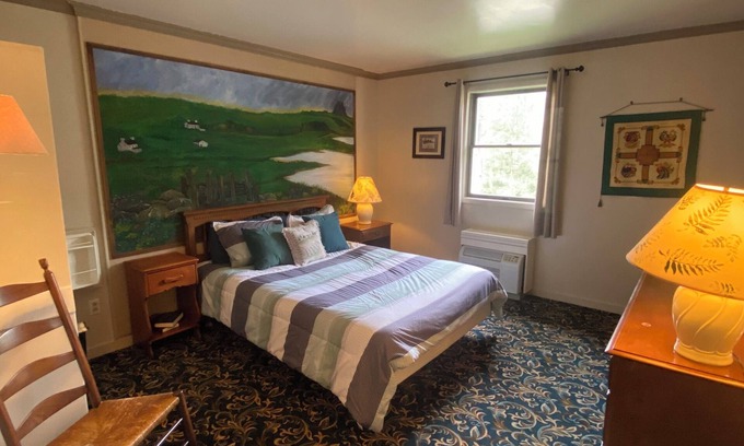 Cooksburg Apartment | 14-Irish Room