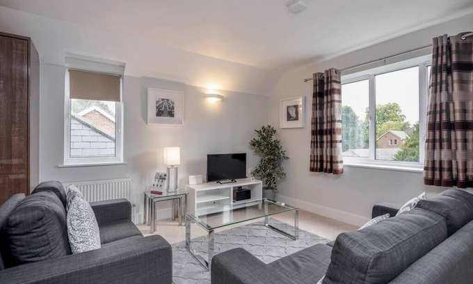 Grove Apartment | 14 Nevis Court - 2 bedroom apartment