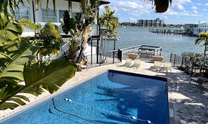 Bay Esplanade Apartment | 14 · Surf n Sand Studio Apartment by the Water 14