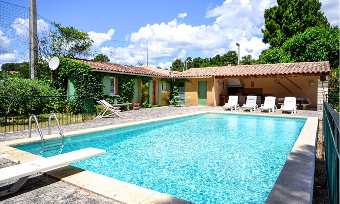 Roussillon House | 140 m² House ∙ 2 bedrooms ∙ 5 guests