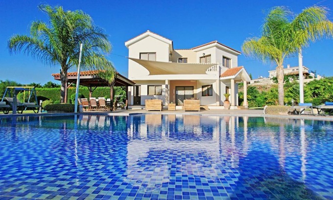 Pano Arodhes Villa | 140 m² Villa ∙ 4 bedrooms ∙ 8 guests