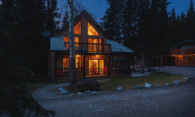 Jasper East Cabin | #140 Three Bedroom Chalet