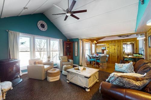 Winthrop House | 144 Heritage Woods Lane
