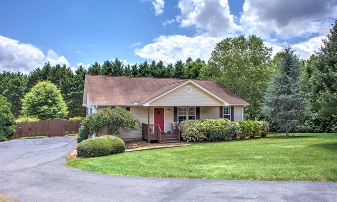Asheville House | 145 m² House ∙ 3 bedrooms ∙ 6 guests