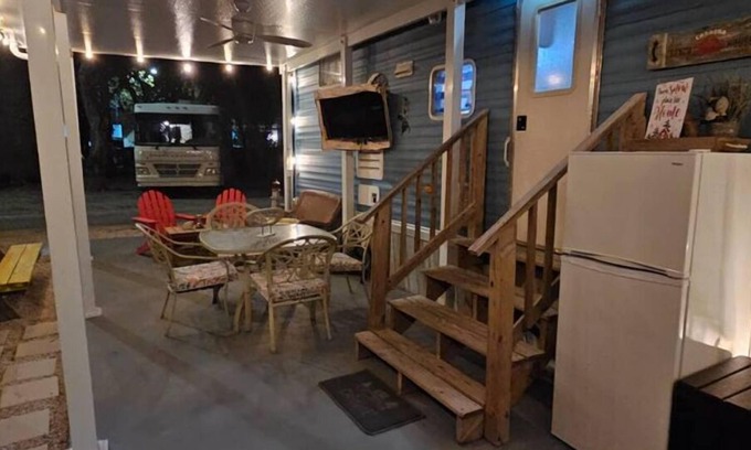 Winston Waterways House | 146 RV Vacation Rental n Key Largo Kampground, FL
