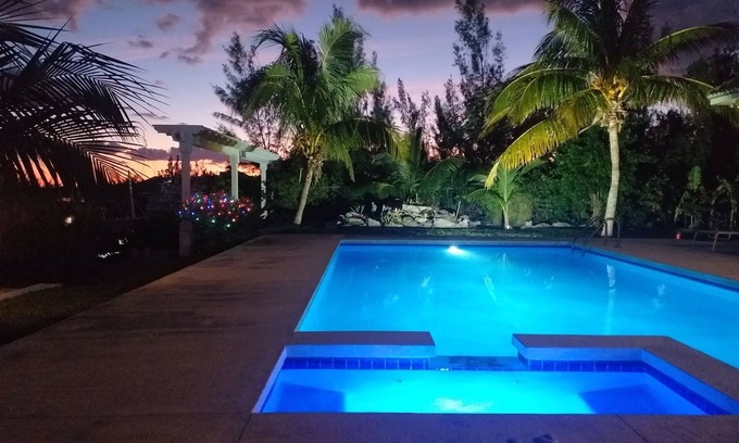 Bahama Reef House | 14ft Centre consul boat and car included Waterfront property with pool.