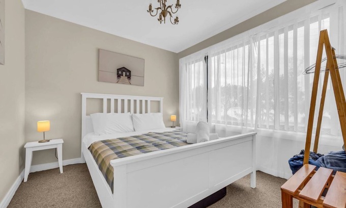 Merimbula Apartment | 15 Beach St - Right on the lake