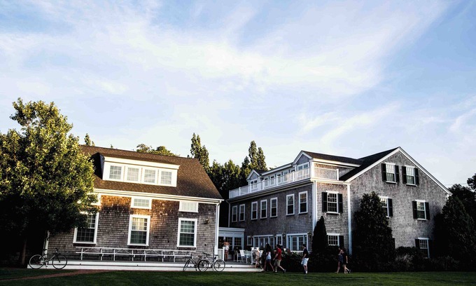 Edgartown House | 15 bedroom home walking distance to Edgartown