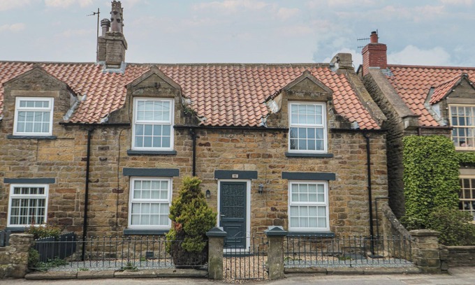 Burniston Cottage | 15 HIGH STREET, pet friendly, character holiday cottage in Burniston