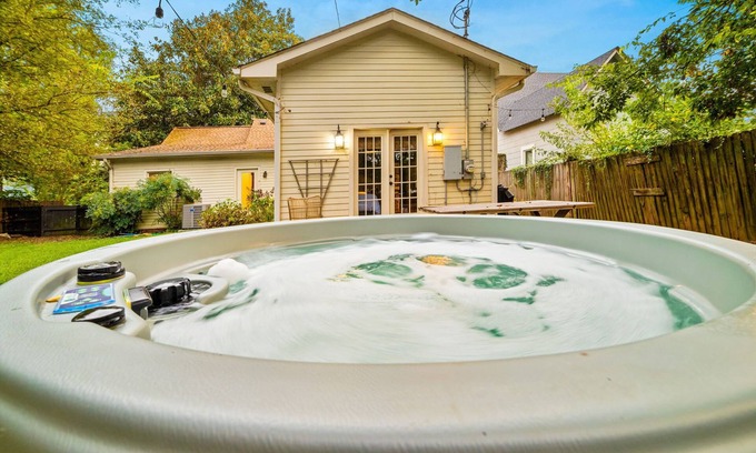 Eastwood House | 15% Off Sept - Min 2 Downtown, Spa, Great Reviews!
