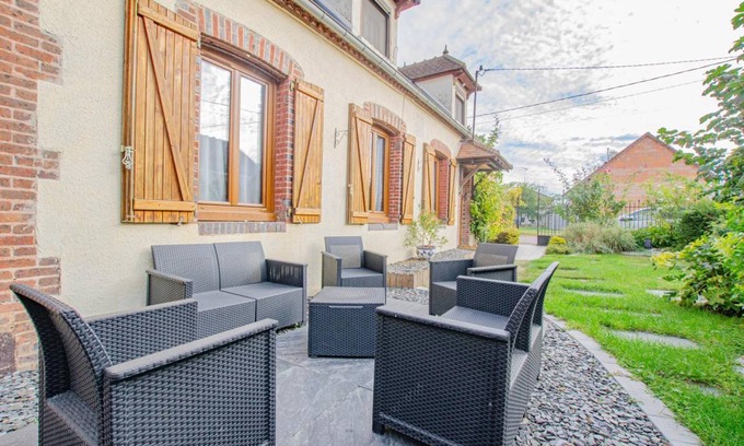 Neuville-sur-Vanne House | 150 m² Gîte ∙ 4 bedrooms ∙ 8 guests