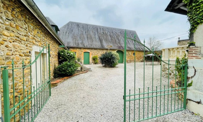 Laroin House | 150 m² Gîte ∙ 4 bedrooms ∙ 6 guests