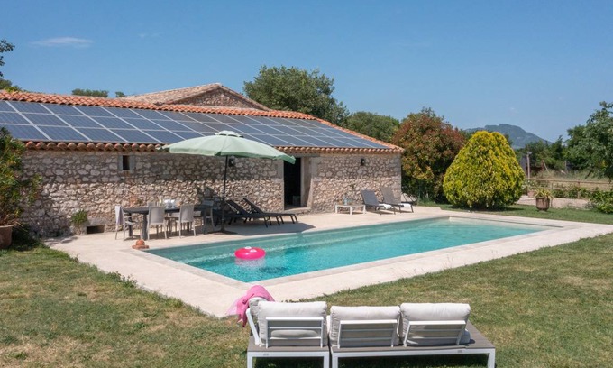 Viols-en-Laval Villa | 150 m² Villa ∙ 4 bedrooms ∙ 10 guests