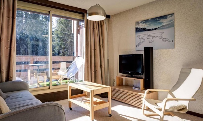Courchevel Apartment | 150m from ski slopes, 2nd floor, balcony, parking, tv, ski locker, 57m², Courchevel