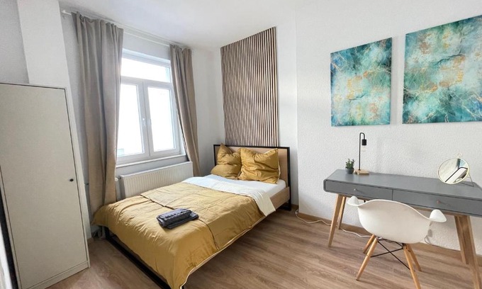 Linden-Limmer Apartment | 150qm - 5 rooms - free parking - MalliBase Apartments