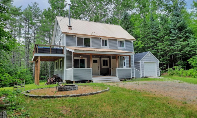 Franconia House | 157SL Peaceful Franconia Notch forest retreat near Cannon; privacy, and comfort - Dog Friendly!