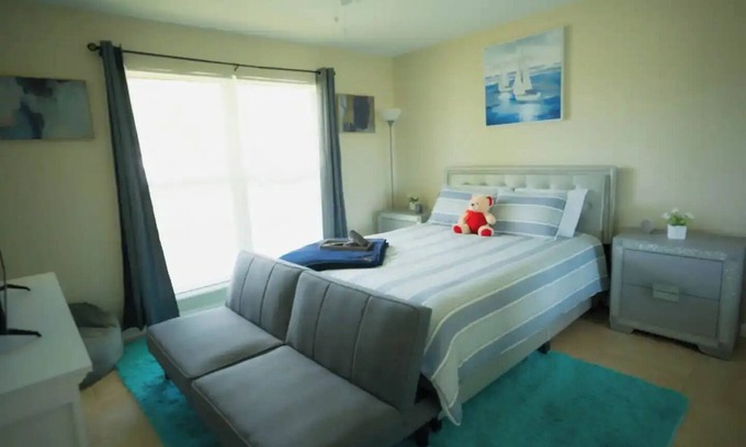 Sunrise House | 15Min from FLL airport/with 8ft pool & NEW Jacuzzi Hot Tub
