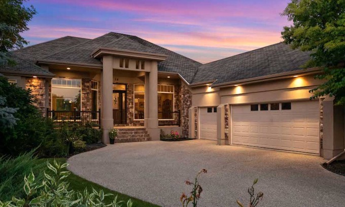 Gonor Station House | (16) 5 Bdr Executive Home | East St Paul (5/3)