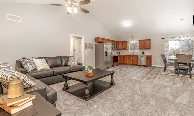Hamilton House | 16 E Persimmons · Quietly nestled among the Nook