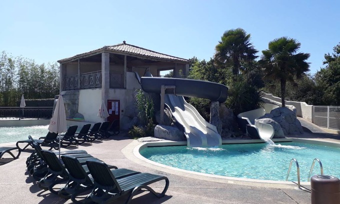 Saint-Julien-des-Landes House | 160 m² House ∙ 5 bedrooms ∙ 12 guests